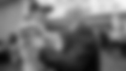 Jones-Has-'Dream”-Of-Working-With-Sean-Lee-Again-HERO