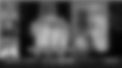 Jimmy Johnson joins Manning bros on 'MNF' broadcast