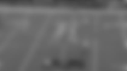 CeeDee Lamb followers blockers to perfection on 12-yard jet-sweep