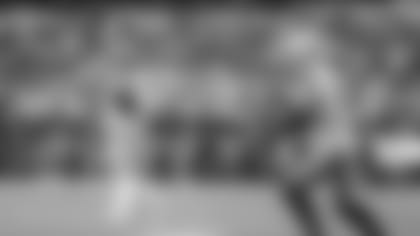 Cowboys-Wide-Open-Offense-Dominates-Giants-35-17-hero