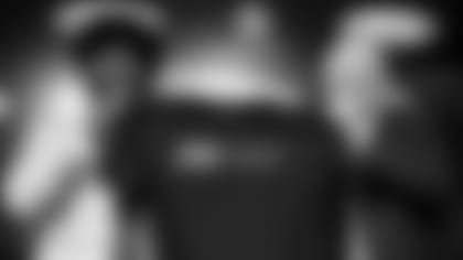 How-Zeke-Watch-Wrapped-Up-With-A-Big-Laugh-hero