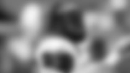 Ronald-Jones-in-doubt-vs.-Jaguars,-showcase-of-young-Cowboys-RBs-hero