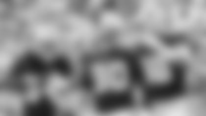 CowBuzz-Players-React-to-Tank-Making-Bank-hero