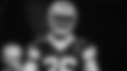 Mackensie-Alexander-Signed-by-Cowboys,-CB-Fix-hero