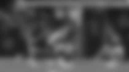 Micah Parsons engulfs Brady on third down for his first sack of 2022