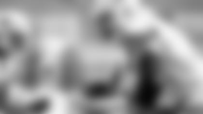 Healthy-Tyron-Smith-Pointing-Toward-Full-Season-hero