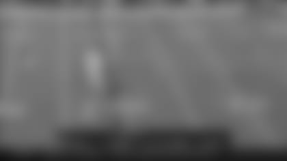 Ezekiel Elliott's eye-popping hurdle fools Lions tackler into a whiff