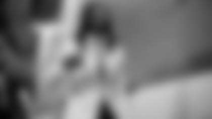 Fans-Excited-to-Pose-With-The-Pros-thumb