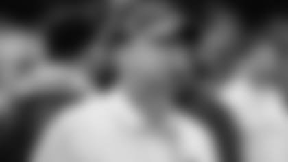 Garrett-Says-Linehan-Will-Call-Plays-Right-Now-center