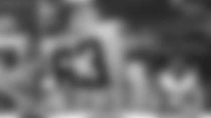 Ezekiel Elliott caps 13-yard TD run with pylon reach