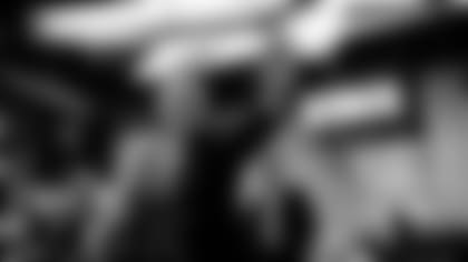 Mick-Shots-Cant-Make-Up-Entertainment-Like-This-hero