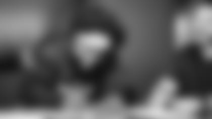 Done-Deal-Zeke-Signs-6-Year-Contract-Extension-hero