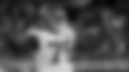 Versatile-Lineman-Cameron-Erving-Agrees-To-Terms-hero