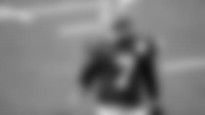 DiNucci-Gets-Advice-From-Dak-Before-Practice-hero