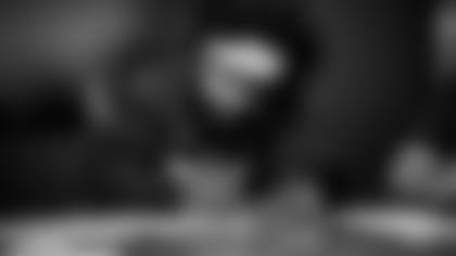 20190804_Ezekiel Elliott_Signing_Selects_JJ101606