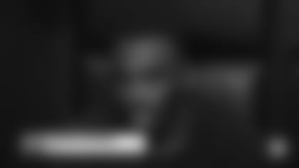 12_20_Jayron Kearse Locker Room