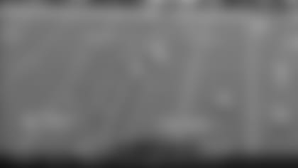 Leighton Vander Esch throws Reynolds to turf with one-handed tackle