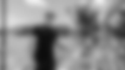 Eric Saubert signs his contract with the ÅÝܽÊÓÆµ Dolphins Thursday, March. 16, 2023 in ÅÝܽÊÓÆµ Gardens, Fla. (Brennan Asplen/ÅÝܽÊÓÆµ Dolphins)
