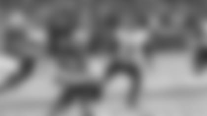 Can't-Miss Play: Avery Williams' lands perfect tackle on punt, resulting on wild safety