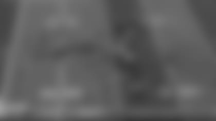 Desmond Ridder escapes collapsed pocket for speedy 19-yard pickup