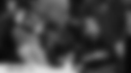 1124_Tabeek-Bucs_column