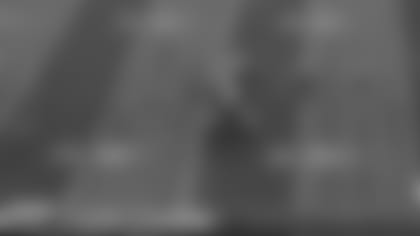 Desmond Ridder takes it himself on 20-yard scramble down sideline