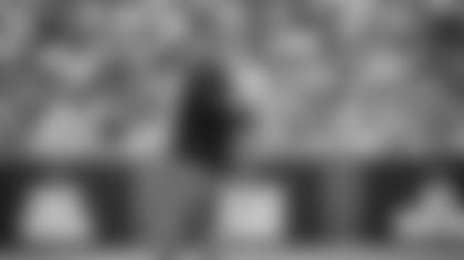 Atlanta Falcons head coach Arthur Smith calling a play against the Tampa Bay Buccaneers at Raymond James Stadium in Tampa Bay, Florida on Sunday, September 19, 2021. (Photo by Jeremy Reper/Atlanta Falcons)