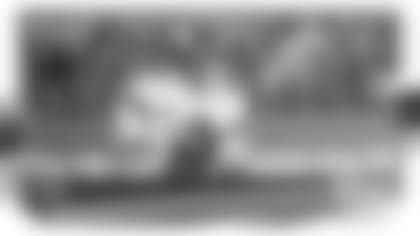 DONRUSS_PANINI_GRAPHIC_JONES_2