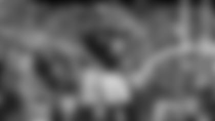 Daniel Jones (8), Daniel Bellinger (82)