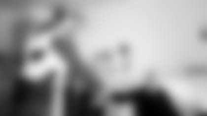 DJ HALLOWEEN_HANDSHAKE