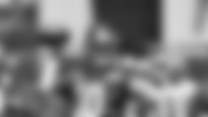 New York Giants quarterback Eli Manning (10) practices during NFL football mini camp on June 9, 2017 in East Rutherford, N.J. (Evan Pinkus via AP)