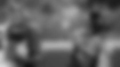 Jacksonville Jaguars quarterback Byron Leftwich, right, makes a fourth-quarter pass against the Cincinnati Bengals Sunday, Oct. 9, 2005, in Jacksonville, Fla. Jacksonville won, 23-20. (AP Photo/Phil Coale)