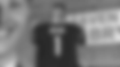 April 26, 2018: Taven Bryan poses after being picked #29 overall by the Jacksonville Jaguars during the first round of the 2018 NFL Draft at AT&T Stadium in Arlington, TX Albert Pena/CSM (Cal Sport Media via AP Images)