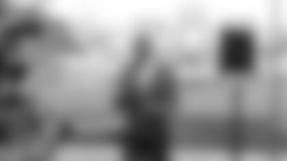 NFL Network reporter Steve Wyche speaks on camera before an NFL football game between the New Orleans Saints and Los Angeles Rams, Sunday, Sept. 15, 2019 in Los Angeles. (Ben Liebenberg via AP)