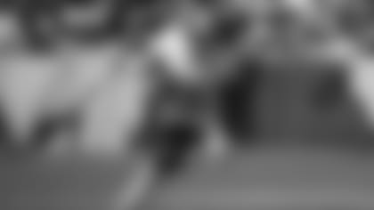 Washington Redskins running back Chris Thompson (25) runs with the ball during the first half of an NFL football game against the Dallas Cowboys, Sunday, Sept. 15, 2019, in Landover, Md. (AP Photo/Evan Vucci)