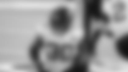 Jacksonville Jaguars running back James Robinson carries the ball up field during the first half of an NFL football game against the Minnesota Vikings, Sunday, Dec. 6, 2020, in Minneapolis. (AP Photo/Bruce Kluckhohn)