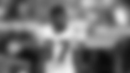 Wide receiver Keenan McCardell (87) of the Jacksonville Jaguars watches play in Jacksonville, Florida. (AP Photo / Al Messerschmidt)