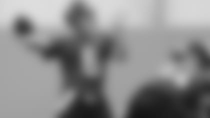 Jacksonville Jaguars quarterback Cody Kessler (6) practices during organized team activities, Tuesday, May. 22, 2018 in Jacksonville, Fla. (Logan Bowles / AP)