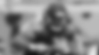 Jacksonville Jaguars running back Maurice Jones-Drew runs for yardage against the Arizona Cardinals during the first half of an NFL football game in Jacksonville, Fla., Sunday, Nov. 17, 2013.(AP Photo/Stephen Morton)