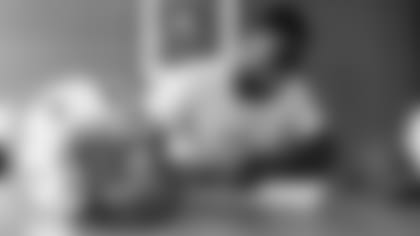 E_MK2_1800-maye-signing-story.jpg