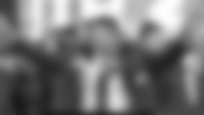 wayne-chrebet-imow-AP815014829974