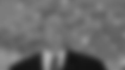 061509_coach_rex_ryan_smiling_pose_suit_320.jpg