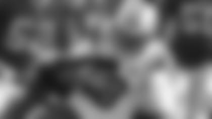 AP_17253660232073-kearse-top.jpg