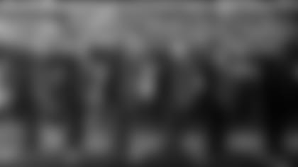 E_MK4_0194-salute-thumb