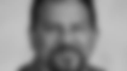 coach_gonzalez-200x300.jpg