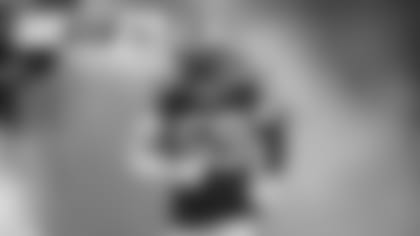 LB De'Vondre Campbell