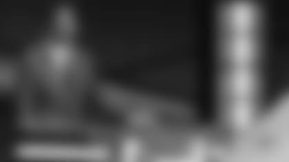 QB Aaron Rodgers hosts 'Jeopardy!'