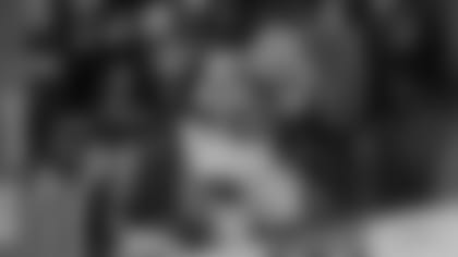 LB De'Vondre Campbell