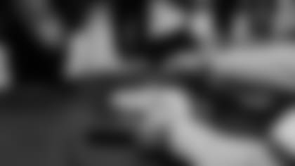 191114-salvation-army-signings-release-2560