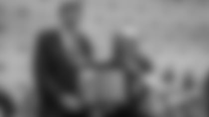 Packers President/CEO Mark Murphy and FAN Hall of Famer Kari Bernier